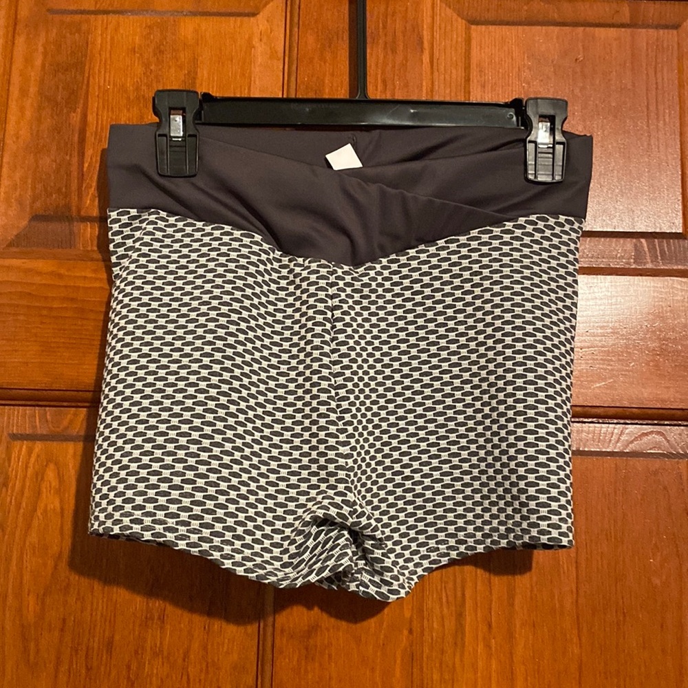 SHEIN Textured Ruched Back Sports Shorts